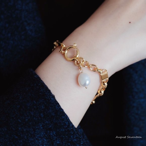 Pearl Charm Gold Bracelet - Picture 2 of 6